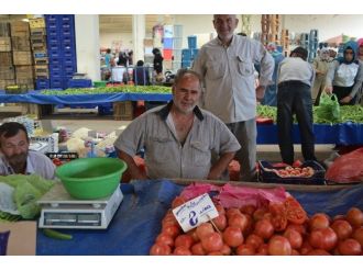 Pazarcı Esnafı Büyük Marketlerden Şikayetçi