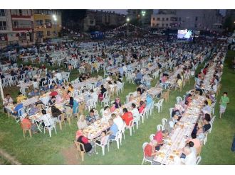 Mersin Büyükşehir, Toroslar’da Binlerce Kişiye İftar Verdi