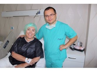 Ünlü Sanatçının Ablası Operasyon Geçirdi