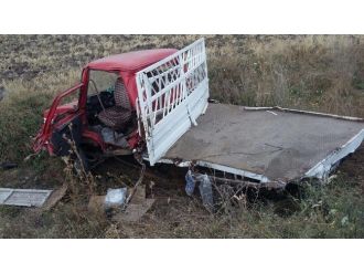 İşçi Servisi Traktöre Çarptı; 2 Yaralı