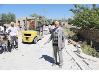 Gürpınar Belediyesi’nden Yol Yapım Çalışması