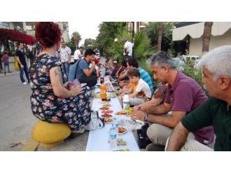 Nükleer Karşıtlarından Otel Önünde Alternatif İftar