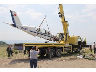 Denize Düşen Uçak Vinçle Taşındı