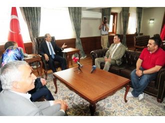 Hdp’den Vali Taşyapan’a Nezaket Ziyareti