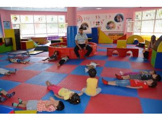 Çocuklar Hem Eğleniyor Hem Öğreniyor