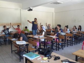 Ayvalık’ta 15 Eylül Ortaokulu Öğrencilerini Yaz Kurslarıyla Destekliyor