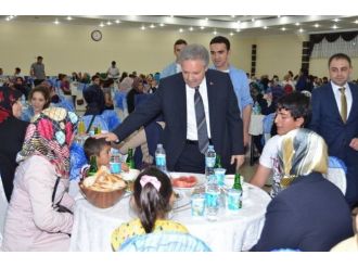 Vali Kahraman Orucunu Öksüz Ve Yetim Çocuklarla Birlikte Açtı