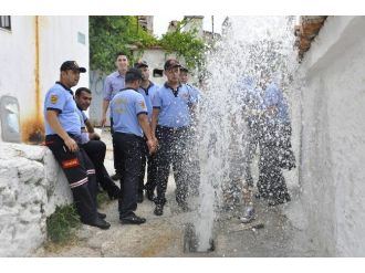 Dar Sokaklardaki Vanalar Kontrol Edildi