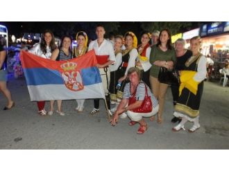 Burhaniye’de Yabancı Konukların Gösterilerine Yoğun İlgi