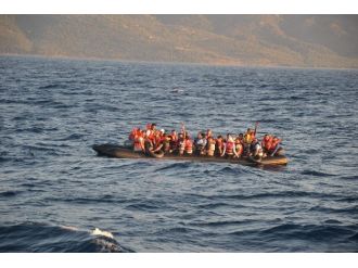 Ege Denizinde Bin 79 Sığınmacı Ölümle Burun Buruna Geldi