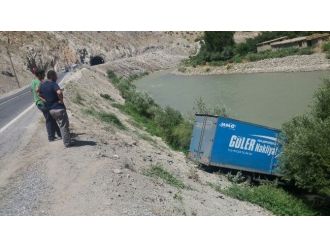 Hakkari-van Karayolunda İlginç Kaza