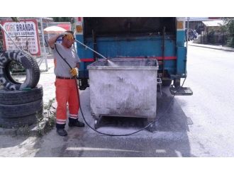 İzmit’te Çöp Konteynerlerı Sürekli Yıkanıyor