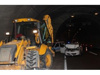 Tünelde Maddi Hasarlı Kaza