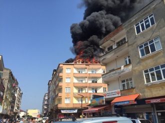 Çatı Yangını Paniğe Yol Açtı