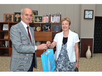 Cbü’lü Akademisyene En İyi Sunum Ödülü