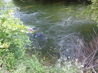 Otomobil Dereye Uçtu: 1 Yaralı, 1 Kayıp