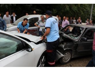 Hatalı Sollama Kazası: 3 Yaralı