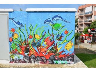 Kuşadası’nda Trafolar Renkleniyor