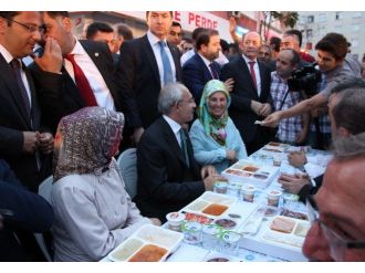Kılıçdaroğlu, Ümraniye’de Sokak İftarına Katıldı