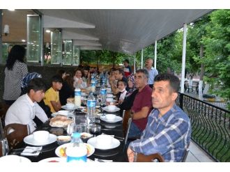 Muş’ta Onkoloji Hastaları İftar Sofrasında Bir Araya Geldi