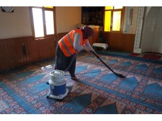 Sarıcakaya’daki Camilere Bayram Temizliği