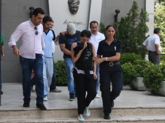 Kolombiyalı Turistler Cep Telefonu Ve Güneş Gözlüğünü Böyle Çaldı