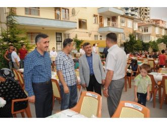 Dere Mahallesinde İftar Sofrası