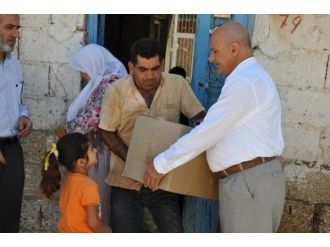 İhtiyaç Sahibi Ailelere Alışveriş Yardım Kartı Ve Yardım Kolileri Dağıtıldı