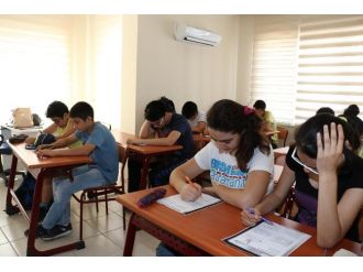 Akbem Yaz Kurslarıyla Öğretiyor