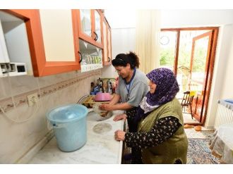 Büyükşehir Belediyesi’nden, Yaşlı Evlerinde Bayram Temizliği