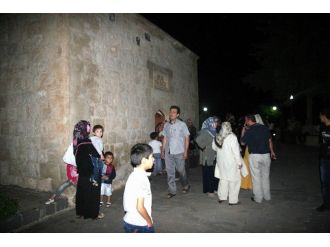 Ramazan Ayında Türbelere Ziyaretçi Akını