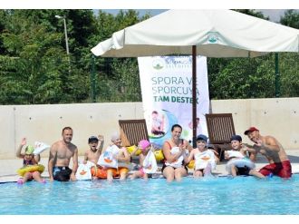 Spastik Engelli Çocukların Havuz Keyfi