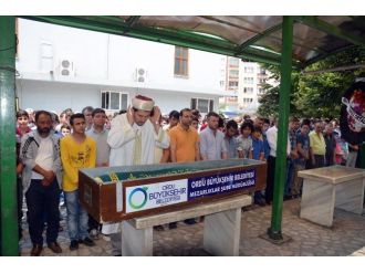 Denizde Boğulan Genç Toprağa Verildi