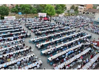 İşadamı Erdoğan’dan İkinci Büyük Sokak İftarı