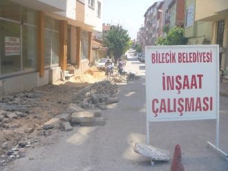 Bozulan Kaldırımlar Tamir Ediliyor