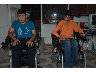 Silvan’da Engellilere Akülü Sandalye Hediye Edildi