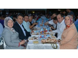 Yunusemre Belediyesi İftar Sofrasında Buluştu