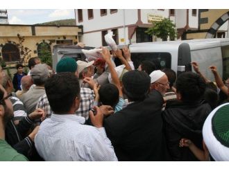 Yozgat’ta Vatandaşlar Kur’an-ı Kerim Almak İçin Birbirleriyle Yarıştı