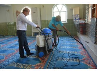 Yunusemre Belediyesi’nden Camilerde Temizlik Çalışması