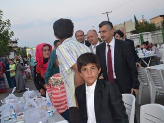 Vali Bektaş, Kobanili Mülteciler İle Birlikte İftarını Açtı