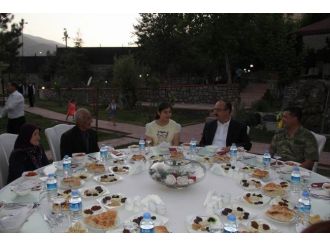 Mehmetçik’ten Gazi Ve Şehit Ailelerine İftar Yemeği