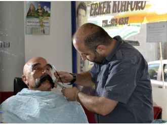 47 Yıldır Bıyıklarını Kesmiyor