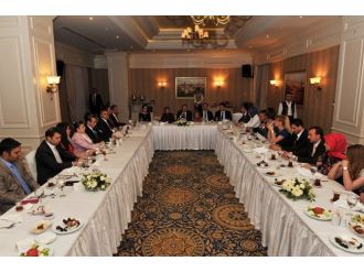 Vali Taşyapan Vali Yardımcıları Ve Kaymakamlarla İftarda Bir Araya Geldi