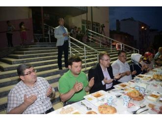 İstiklal Mahallesi Sakinleri İftar Sofrasında Bir Araya Geldi