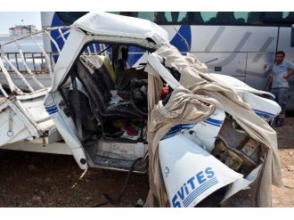 Mersin’de Trafik Kazası: 2 Ölü, 2 Yaralı