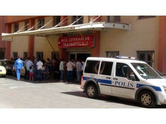 Traktör Şarampole Yuvarlandı: 3 Yaralı