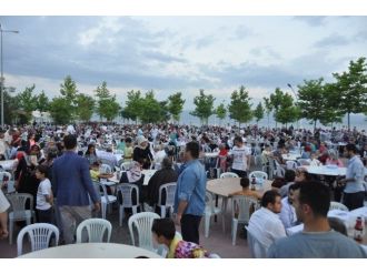Dilovası’nda Dev İftar Organizasyonu