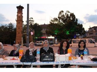 Mhp’li Kadınlar İftarda Bir Araya Geldi