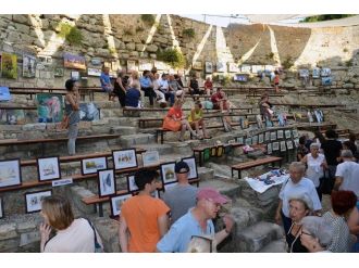 Beşkapılar Kalesi Sanatseverlere Kapılarını Açtı