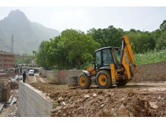 Şemdinli’de Yol Yapım Çalışması
